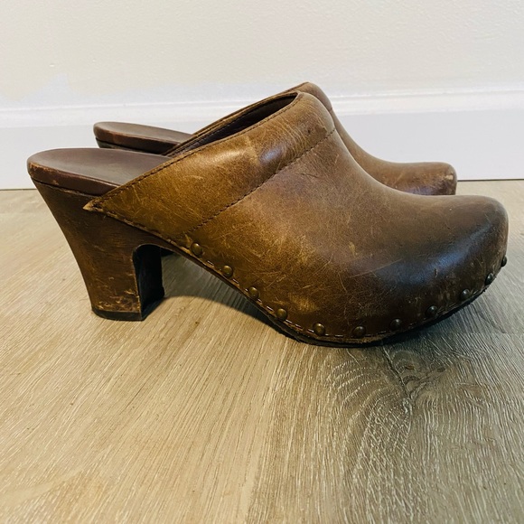 Clogs - Picture 2 of 5